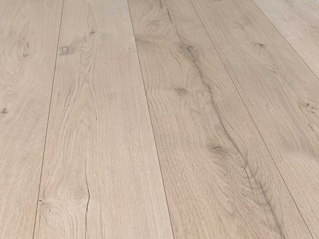 82 m2 laminaat plank watervast - 1383 x 193 x 7 mm - afbeelding 1 van  4