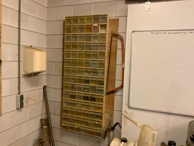 84-delige onderdelen vakkenkast inclusief inhoud - afbeelding 1 van  8