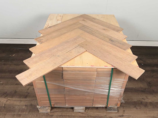 84 m2 parket eiken visgraat mutliplank - 700 x 140 x 15 mm - afbeelding 3 van  4