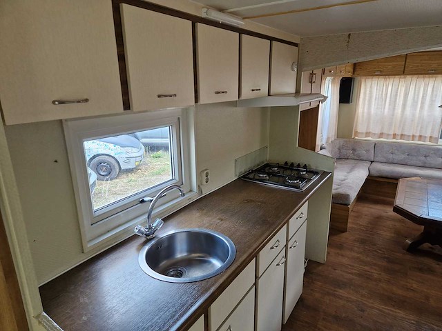 8,45x3,12x3,35 m kunststof chalet - afbeelding 15 van  18