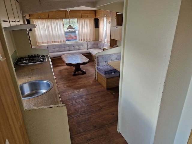 8,45x3,12x3,35 m kunststof chalet - afbeelding 19 van  33