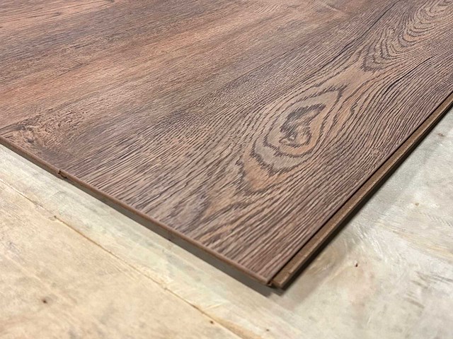 85 m2 laminaat plank - 1383 x 193 x 10 mm - afbeelding 1 van  1