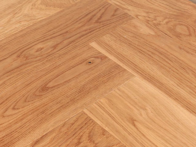 85 m2 parket eiken visgraat - 660 x 110 x 14 mm - afbeelding 1 van  4