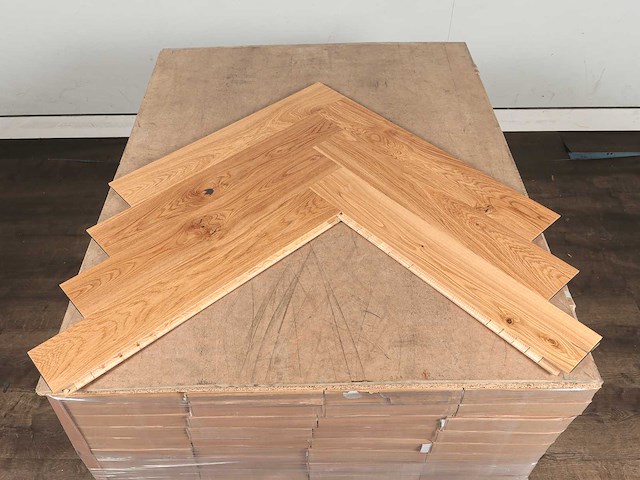 85 m2 parket eiken visgraat - 660 x 110 x 14 mm - afbeelding 3 van  4