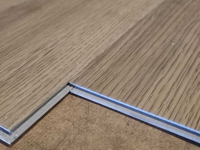 85 m2 pvc spc click plank - 530 x 150 x 4 mm - afbeelding 2 van  3