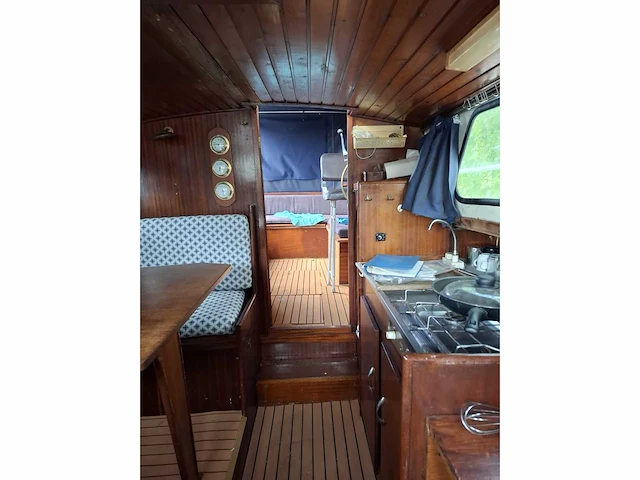 850 - motorjacht - afbeelding 9 van  17