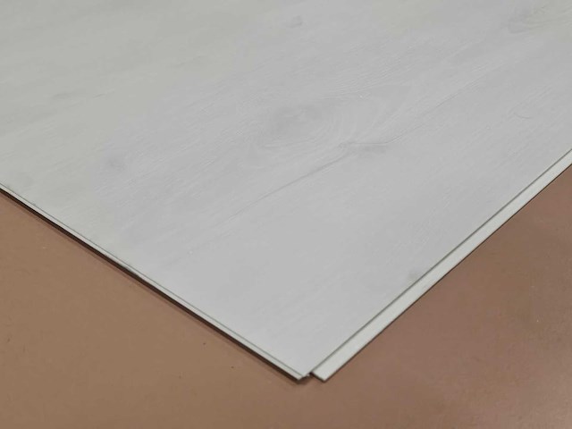 86 m2 pvc spc click plank - 820 x 228 x 4 mm - afbeelding 2 van  3