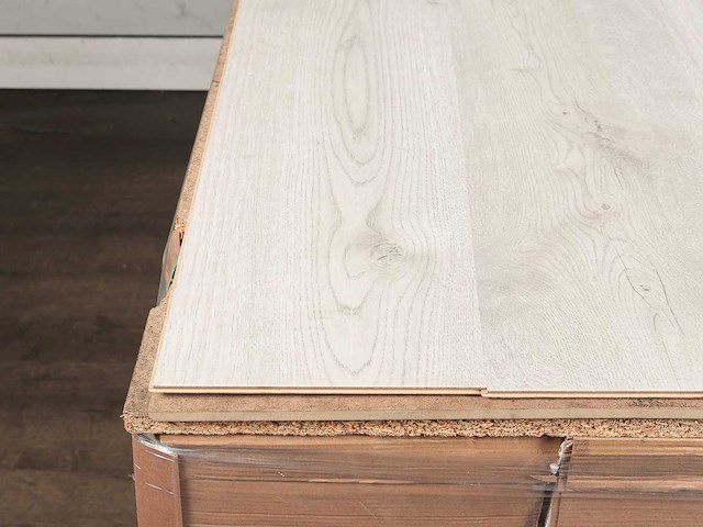 87 m2 laminaat plank - 1200 x 190 x 8 mm - afbeelding 1 van  2