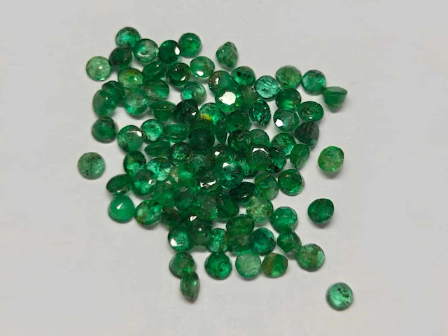 89 natuurlijke groene smaragden – ronde vorm – 4,91 cts - afbeelding 2 van  6