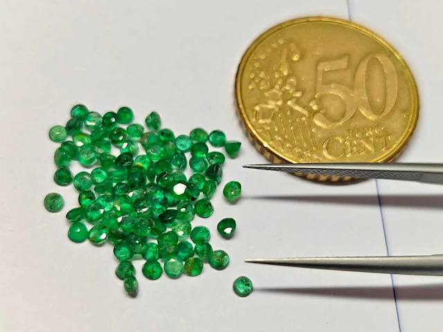 89 natuurlijke groene smaragden – ronde vorm – 4,91 cts - afbeelding 5 van  6