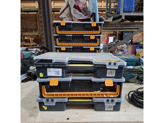 8x assortimentbak met inhoud - afbeelding 1 van  9