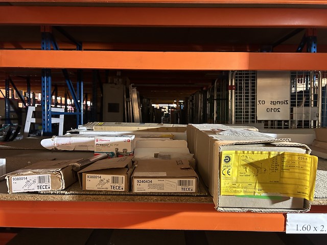 8x badkamer/sanitair accessoires en toebehoren w.o. tece - afbeelding 1 van  10