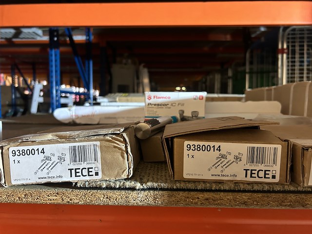 8x badkamer/sanitair accessoires en toebehoren w.o. tece - afbeelding 7 van  10