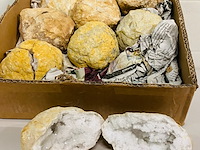 8x bergkristal geodes - afbeelding 1 van  5