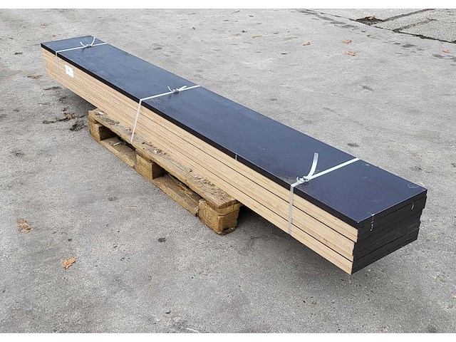 8x berken betonplex 24mm antislip ( 6.5 m2 ) - afbeelding 1 van  6