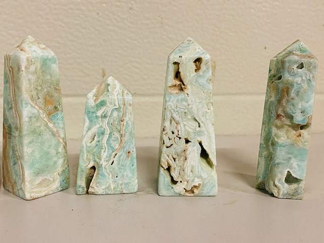 8x blue caribbean calcite obelisk 4-zijdig) - afbeelding 2 van  6