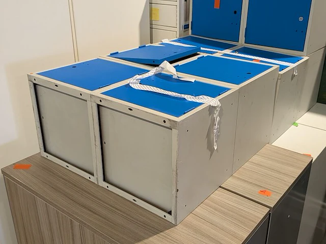 8x divers kantoormeubel - afbeelding 2 van  8