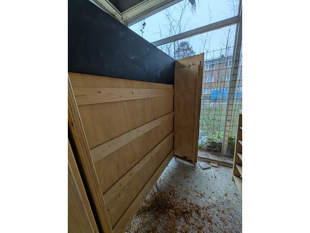 8x diverse houten showroommeubels - afbeelding 4 van  13