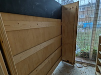 8x diverse houten showroommeubels - afbeelding 4 van  13