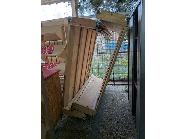 8x diverse houten showroommeubels - afbeelding 5 van  13