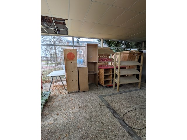 8x diverse houten showroommeubels - afbeelding 1 van  13