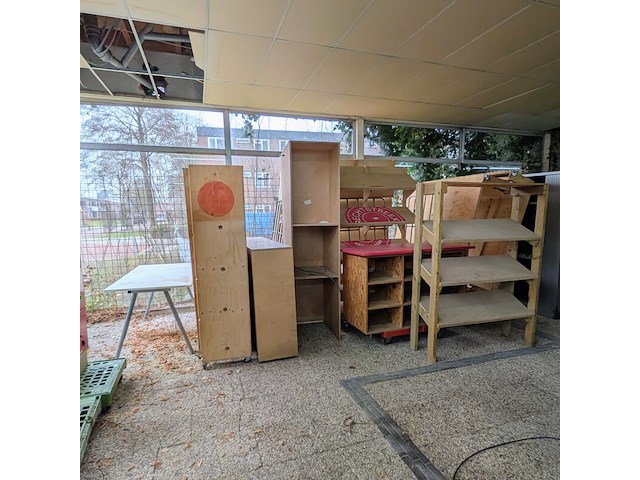 8x diverse houten showroommeubels - afbeelding 6 van  13