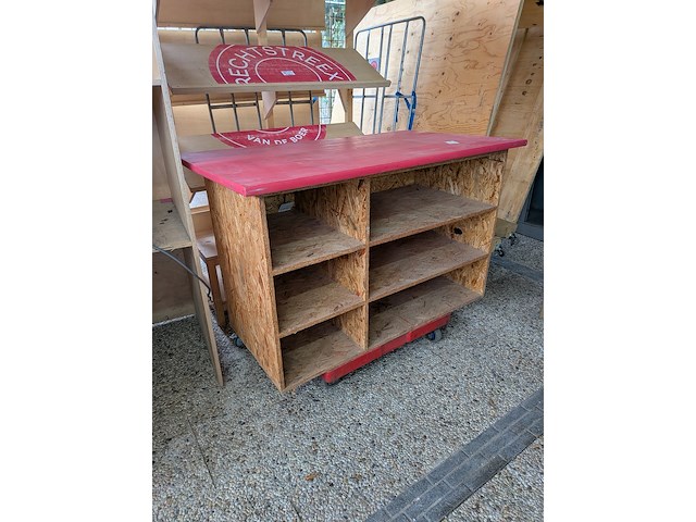 8x diverse houten showroommeubels - afbeelding 8 van  13