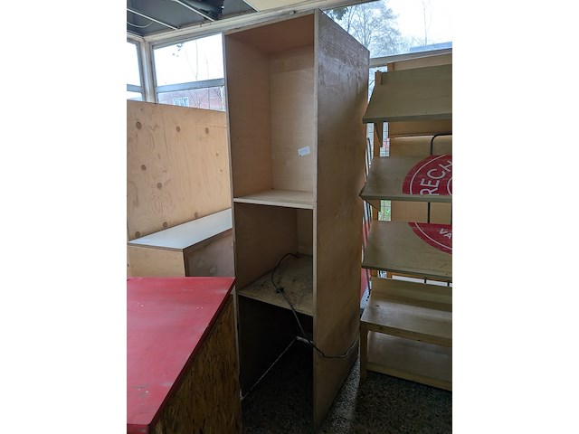 8x diverse houten showroommeubels - afbeelding 10 van  13