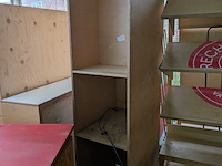 8x diverse houten showroommeubels - afbeelding 10 van  13