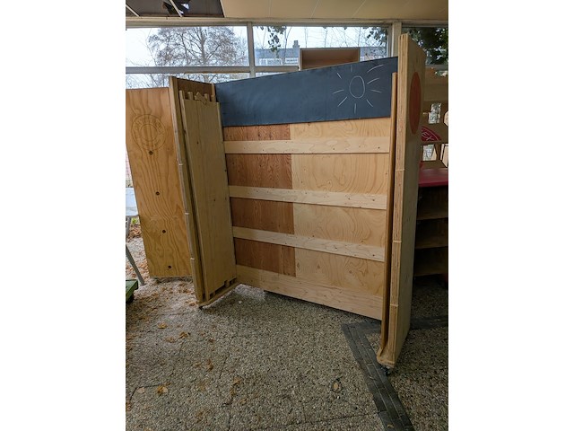 8x diverse houten showroommeubels - afbeelding 11 van  13