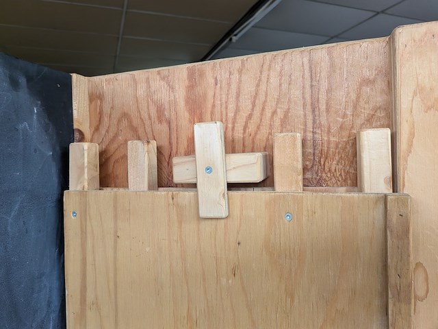 8x diverse houten showroommeubels - afbeelding 13 van  13