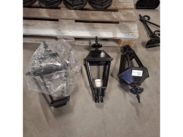 8x diverse lantarenpalen en buitenverlichting - afbeelding 3 van  12