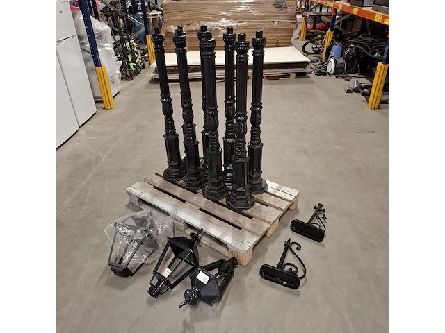 8x diverse lantarenpalen en buitenverlichting - afbeelding 1 van  12