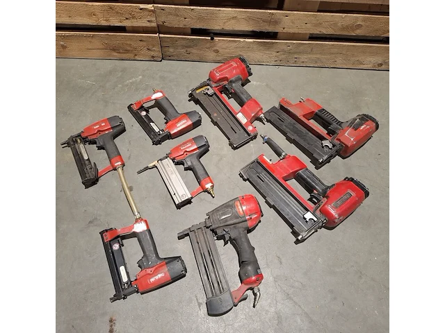 8x diverse pneumatische tackers, haubold, dutack, rood - afbeelding 1 van  7