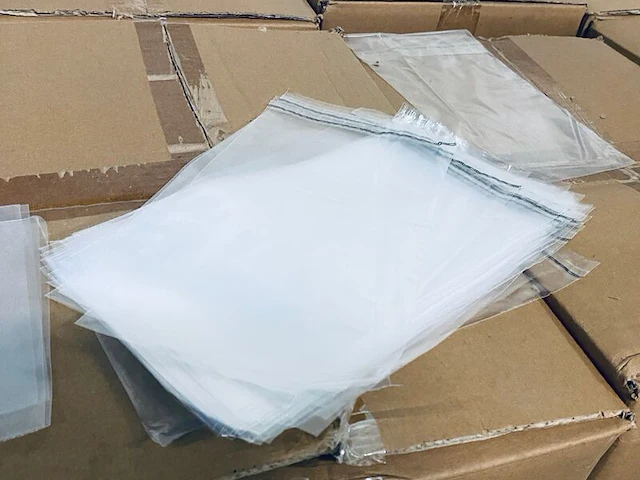 8x doos a 5500 ldpe zakjes met plakstrip - afbeelding 1 van  5