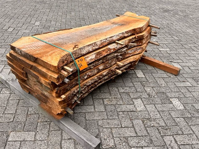 8x europees noten stam gezaagd, 52x59mm, lengte 175cm - afbeelding 2 van  3