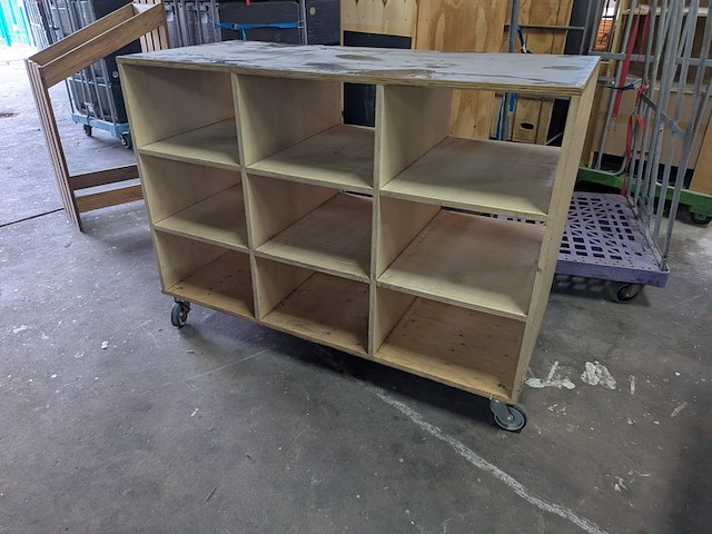 8x houten showroom meubels - afbeelding 4 van  23