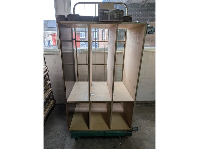 8x houten showroom meubels - afbeelding 8 van  23