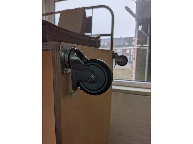 8x houten showroom meubels - afbeelding 9 van  23