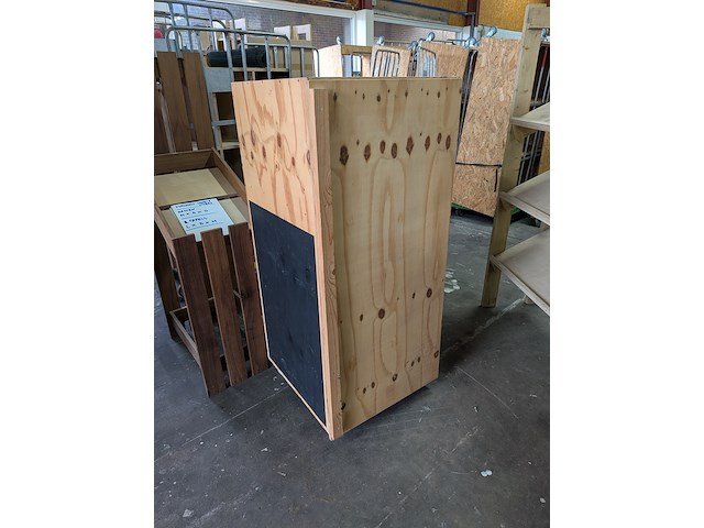 8x houten showroom meubels - afbeelding 19 van  23