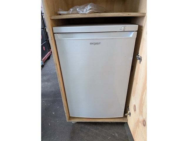 8x houten showroom meubels - afbeelding 22 van  23