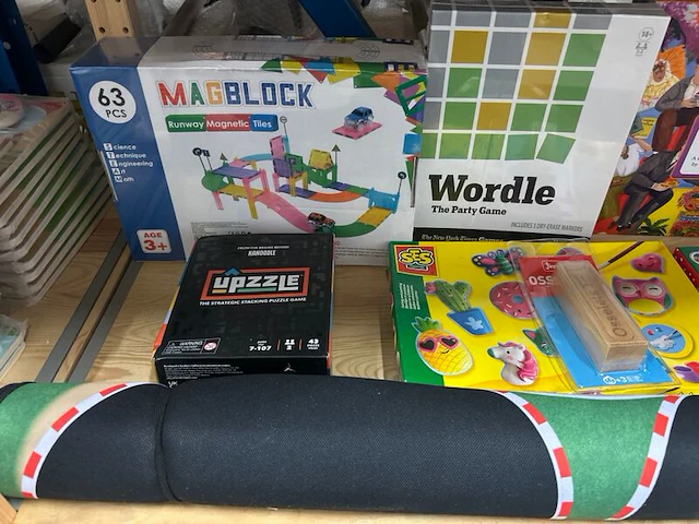 8x inhoud stellingvak w.o. speelgoed, gezelschapsspellen, hobbyartikelen w.o. tonies, kikkerland, ravensburger - afbeelding 2 van  24