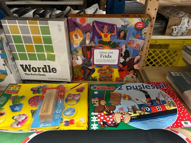 8x inhoud stellingvak w.o. speelgoed, gezelschapsspellen, hobbyartikelen w.o. tonies, kikkerland, ravensburger - afbeelding 3 van  24