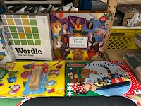 8x inhoud stellingvak w.o. speelgoed, gezelschapsspellen, hobbyartikelen w.o. tonies, kikkerland, ravensburger - afbeelding 3 van  24