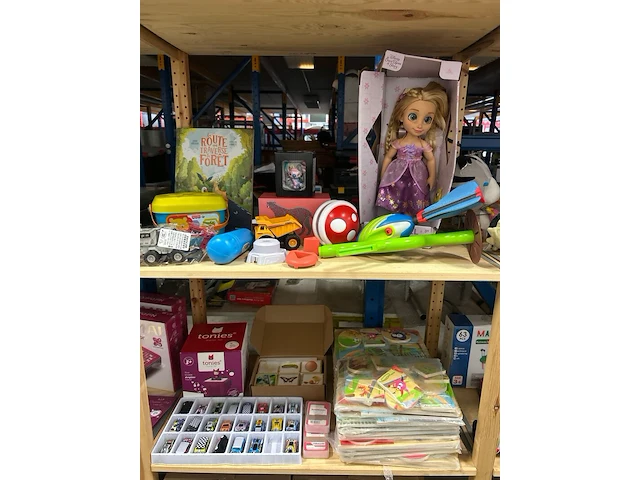 8x inhoud stellingvak w.o. speelgoed, gezelschapsspellen, hobbyartikelen w.o. tonies, kikkerland, ravensburger - afbeelding 12 van  24