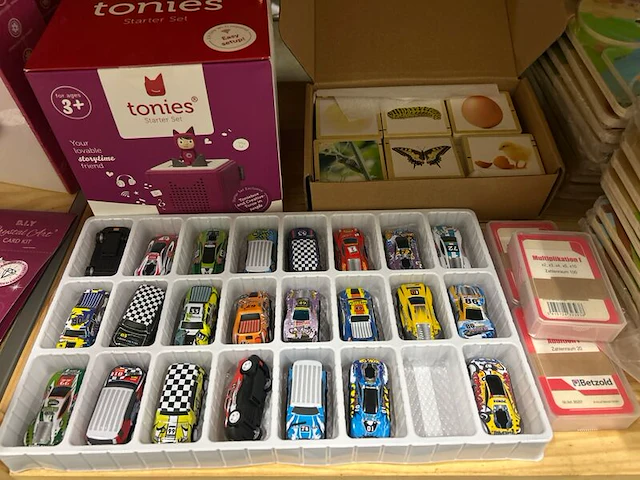 8x inhoud stellingvak w.o. speelgoed, gezelschapsspellen, hobbyartikelen w.o. tonies, kikkerland, ravensburger - afbeelding 18 van  24