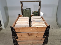 8x koelbox, jerrycans en metalen frames, o.a. blanco - afbeelding 1 van  10