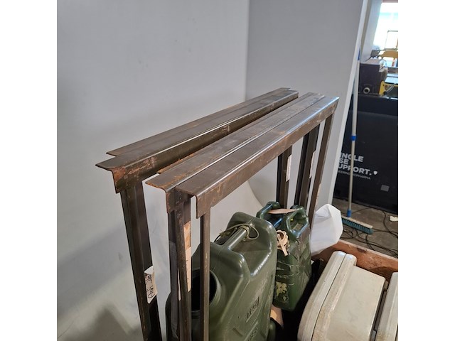8x koelbox, jerrycans en metalen frames, o.a. blanco - afbeelding 8 van  10