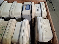 8x koelbox, jerrycans en metalen frames, o.a. blanco - afbeelding 10 van  10