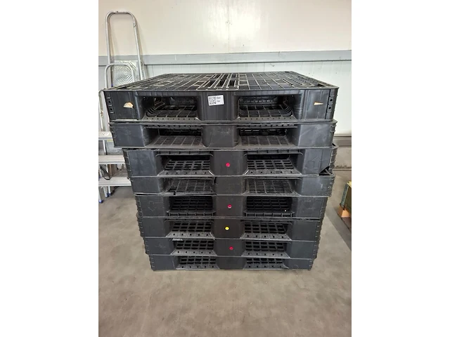 8x kunststof pallet - afbeelding 1 van  2